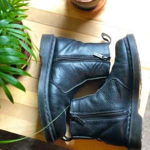 Doc. Martens zip up Chelsea Boot 🖤❤️